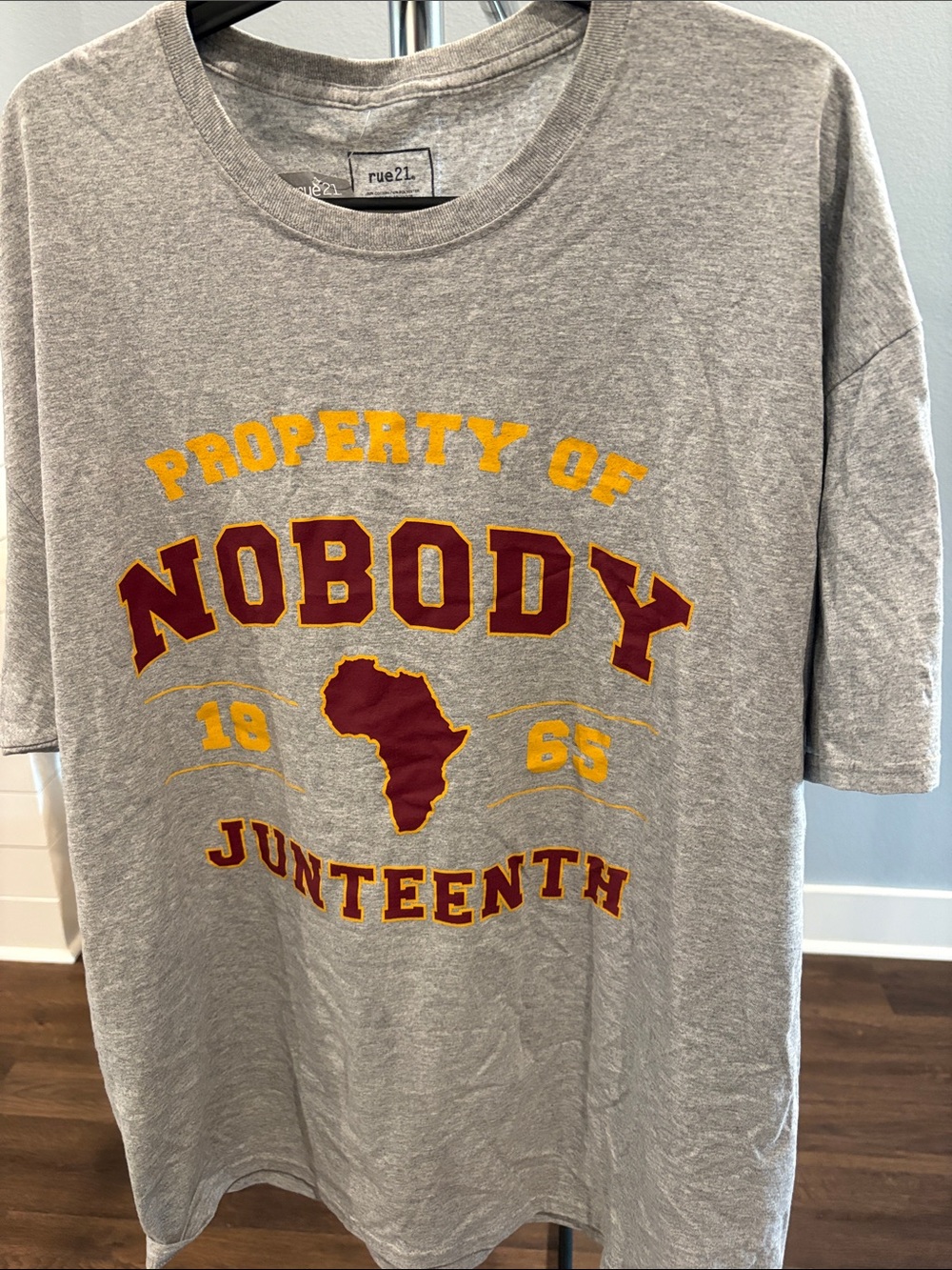 rue21 Gray Tee with Maroon and Gold Juneteenth Graphic